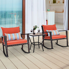 Ensemble de Jardin avec 2 Fauteuils  Bascule et 1 Table Basse en Verre Tremp Tous Coussins Inclus en Rotin PE -